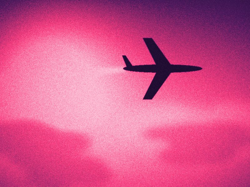 Avion en vol au-dessus d'une mer de nuages roses